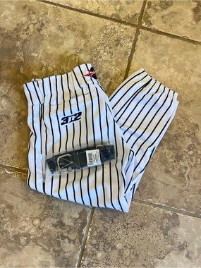 NWT White & Navy Pinstripe SOFTBALL knickers / Pants with Belt